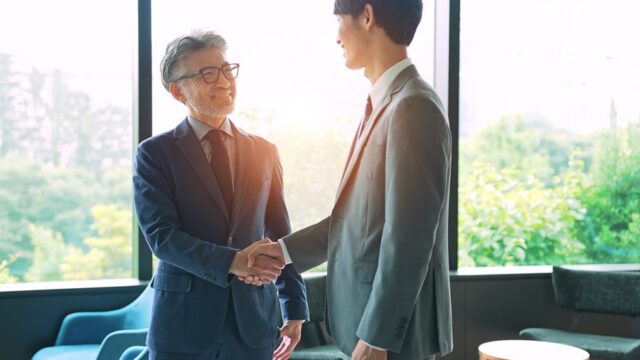 【質問リスト付き】オファー面談とは？労働条件確認・年収交渉のポイントを徹底解説