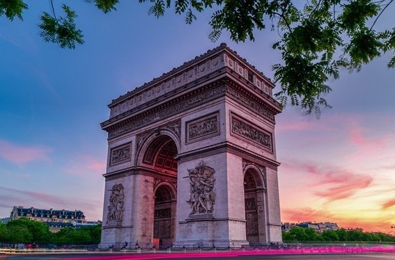 フランス・パリの凱旋門の写真