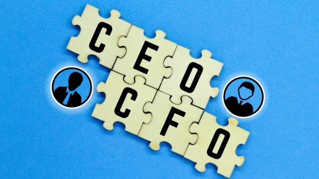 CFOとCEO・経理部長・管理部長の違いとは？役割と責任を整理して解説