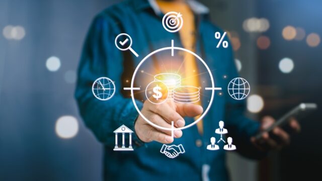 CFOとは？財務部長との違い、役割、年収、キャリアパスを経営視点で解説