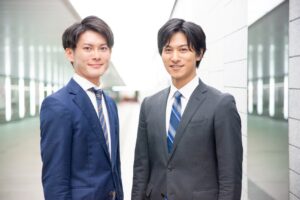 未経験からコンサルタントを目指す20代と30代のビジネスマン